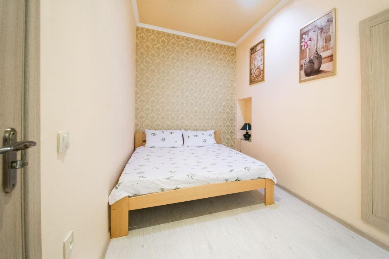 Apartment двокімнатна у центрі міста з двориком Lviv