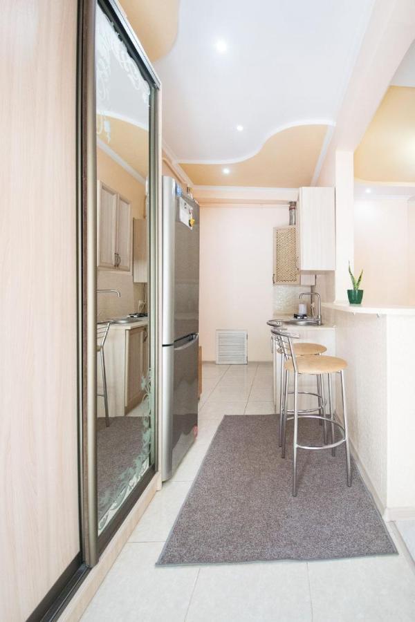 Apartment двокімнатна у центрі міста з двориком *