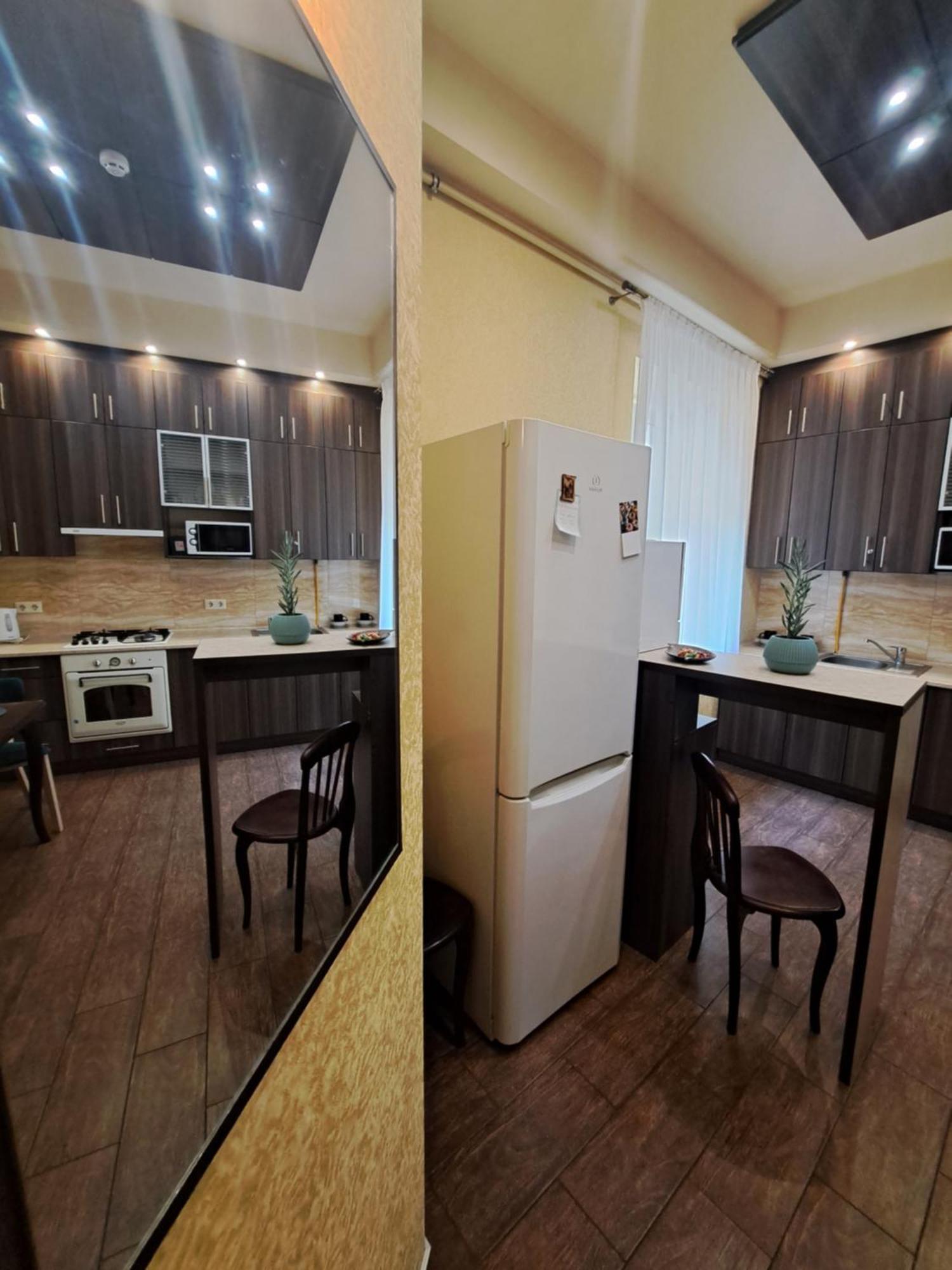 Apartment двокімнатна у центрі міста з двориком *