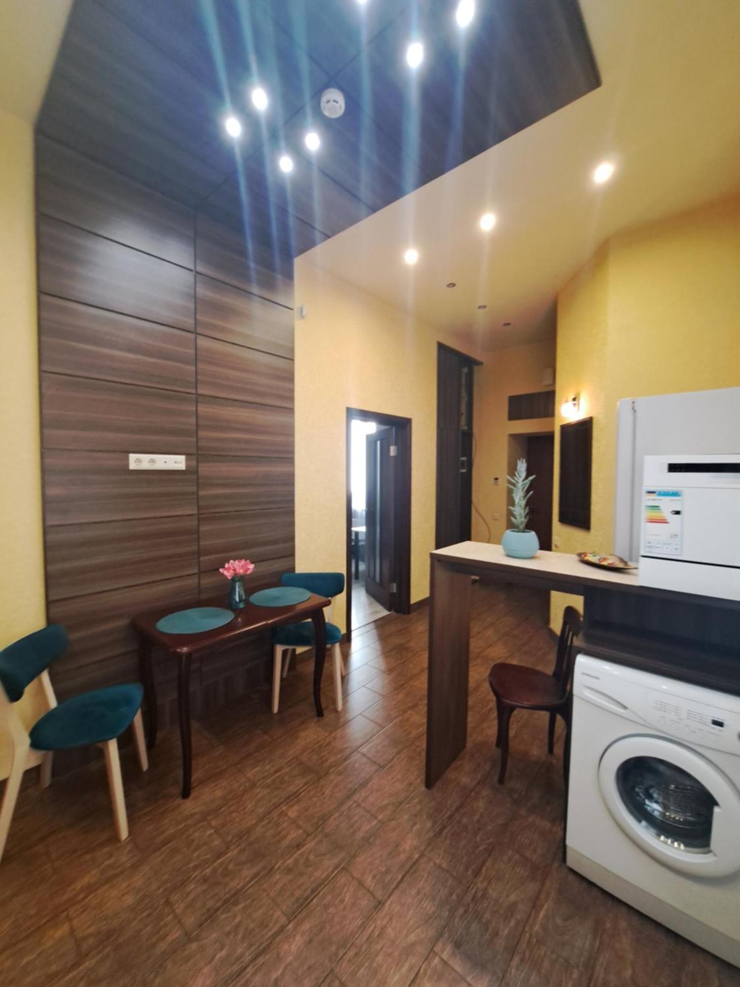 Apartment двокімнатна у центрі міста з двориком Lviv